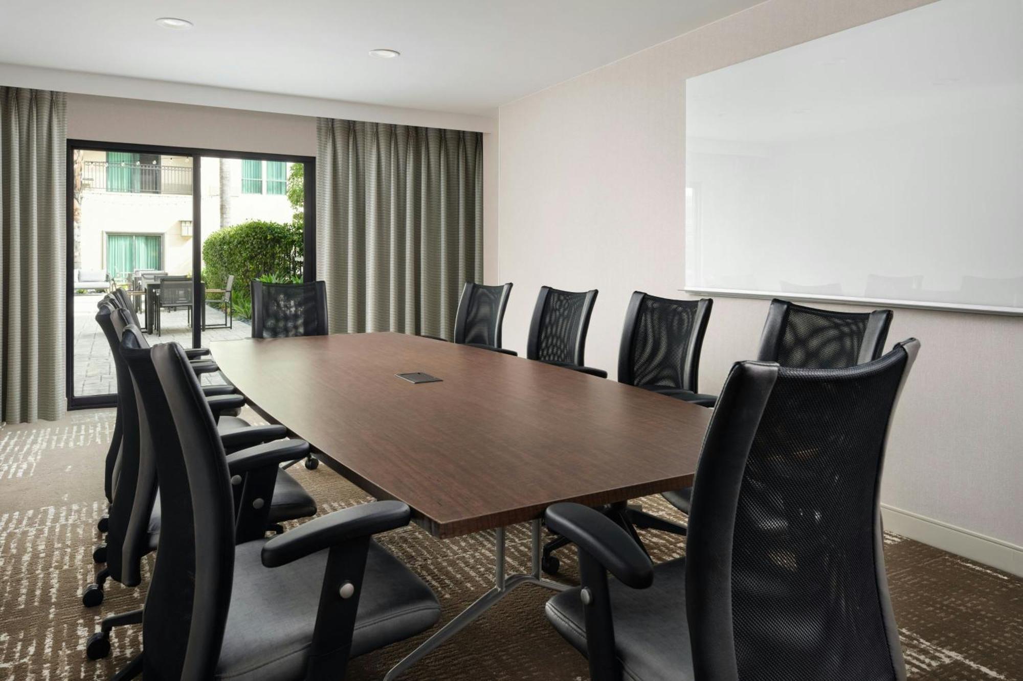 Courtyard By Marriott Los Angeles Pasadena Old Town Extérieur photo